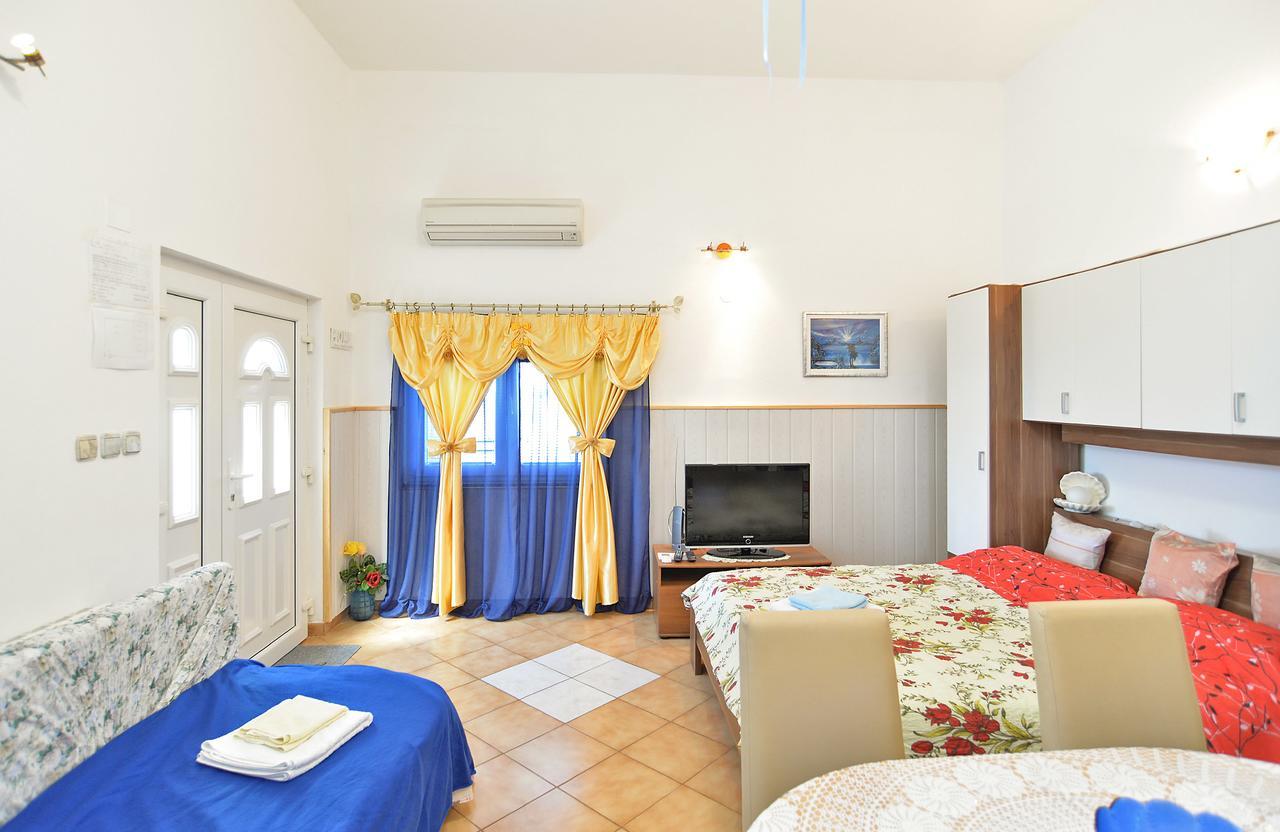 Apartments Dino 1374 Pula Exterior photo